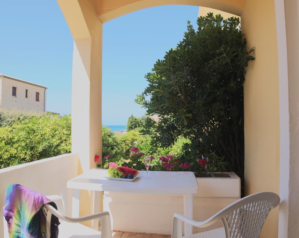 Alexia Beach Hotel Agia Marina Oda fotoğraf