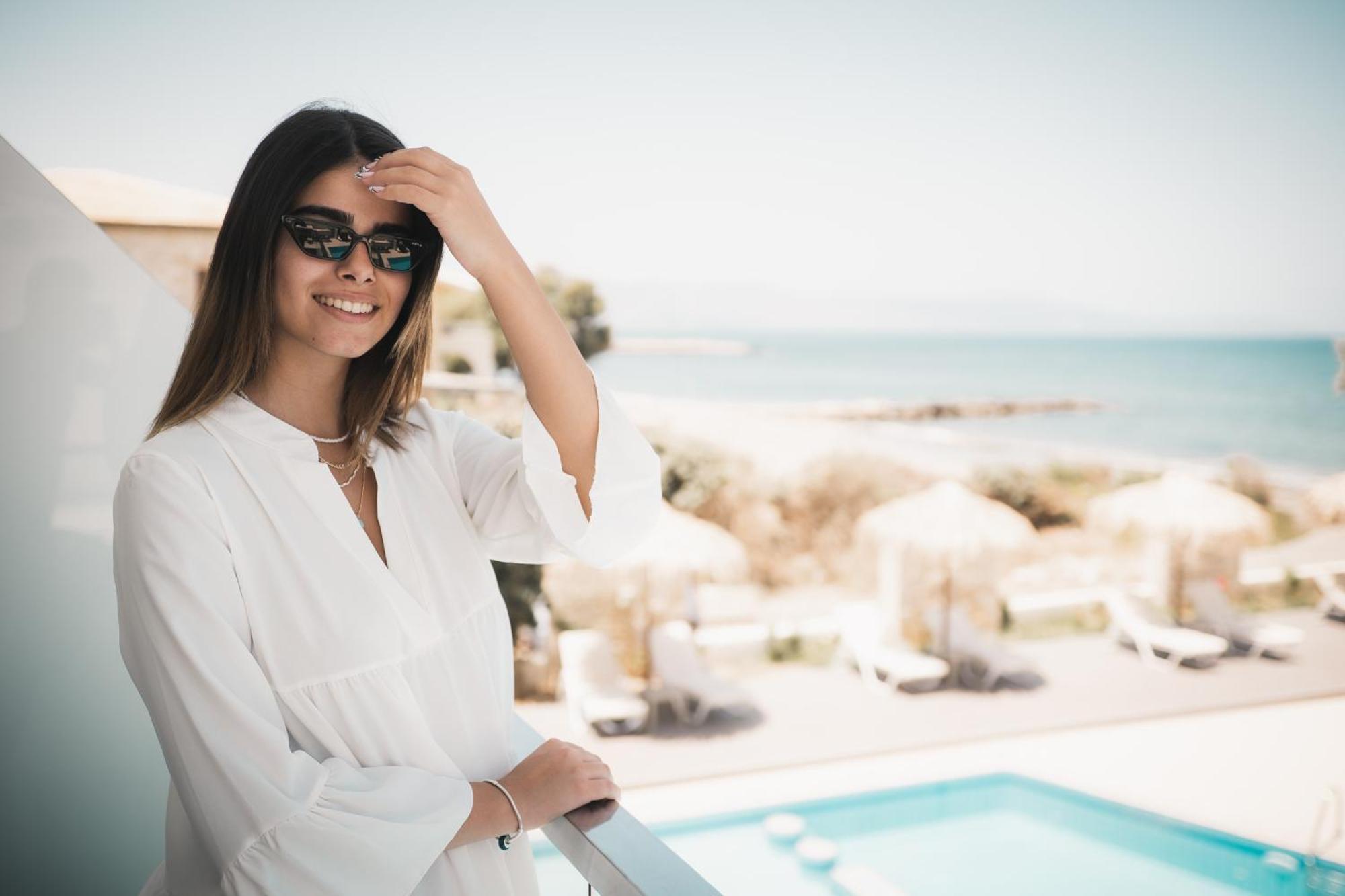Alexia Beach Hotel Agia Marina Dış mekan fotoğraf