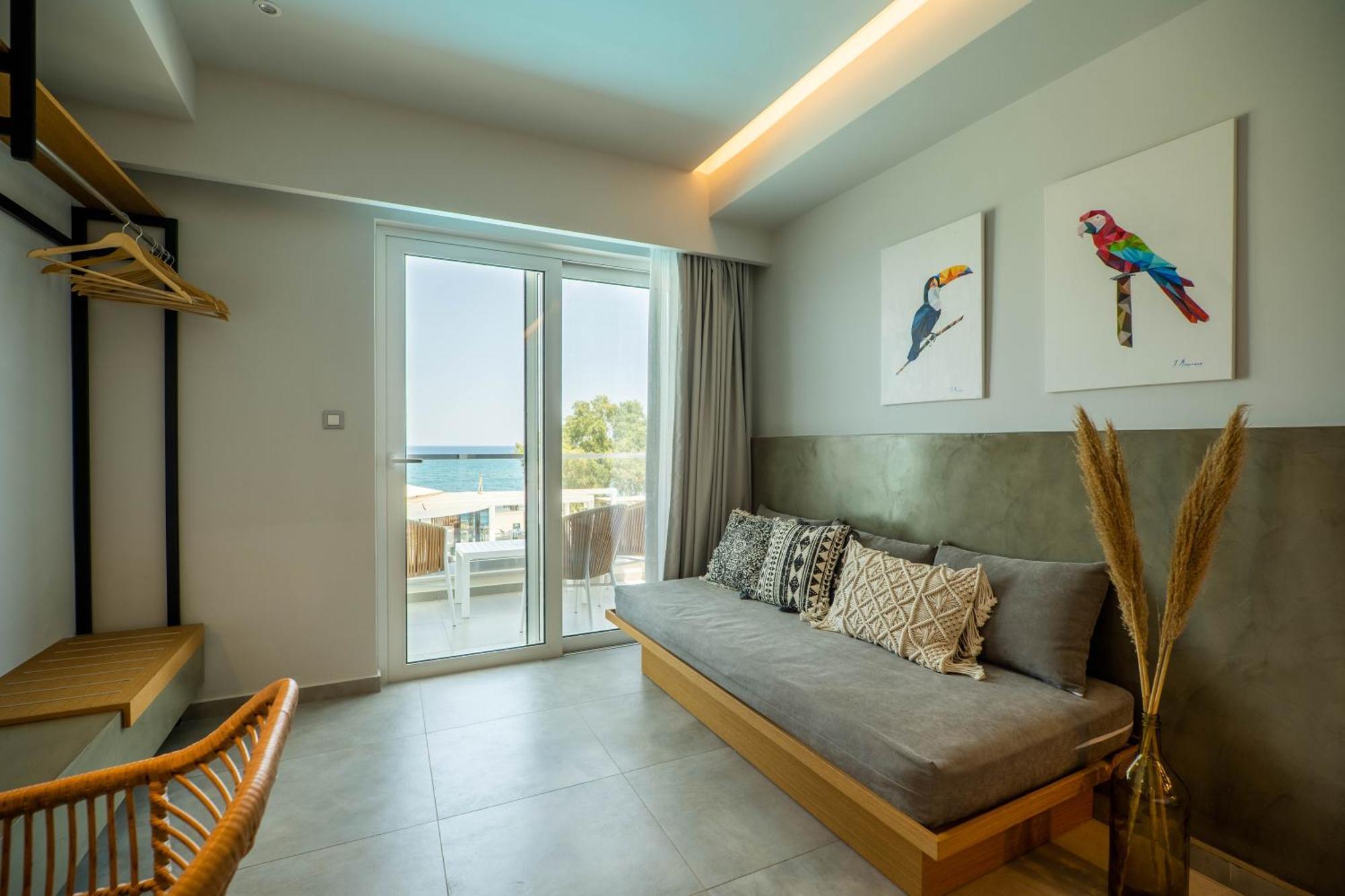 Alexia Beach Hotel Agia Marina Dış mekan fotoğraf