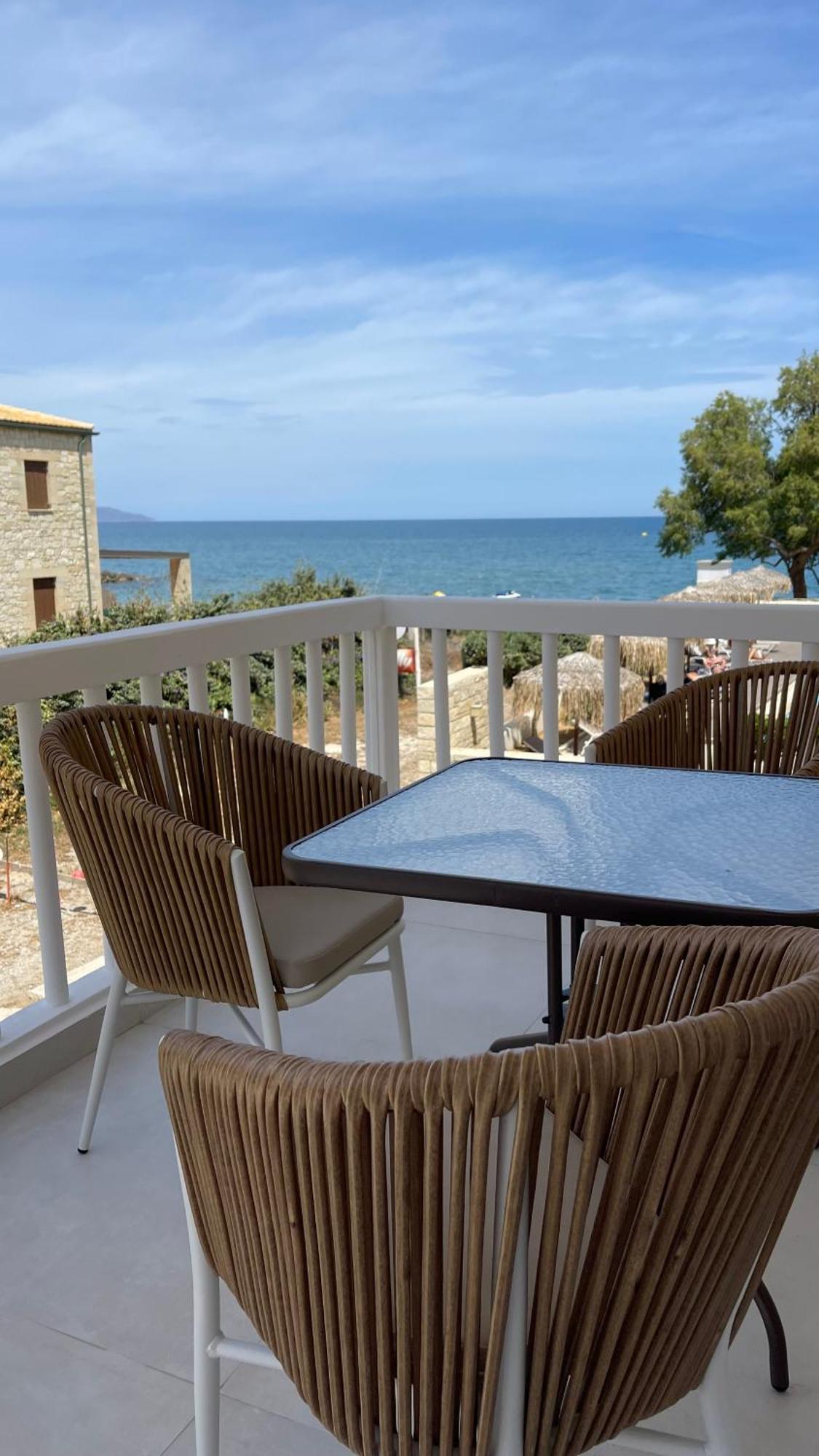 Alexia Beach Hotel Agia Marina Dış mekan fotoğraf