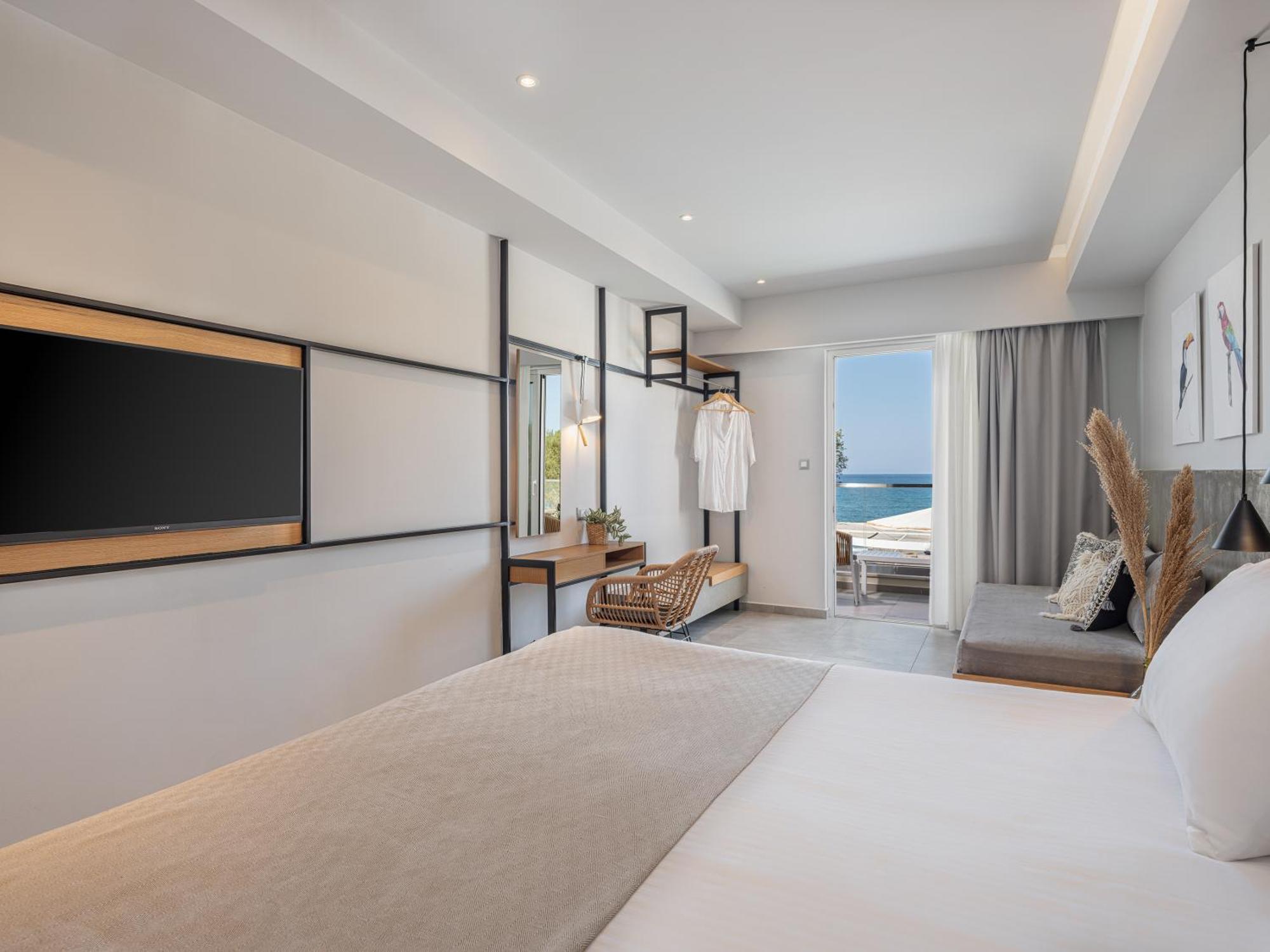 Alexia Beach Hotel Agia Marina Dış mekan fotoğraf