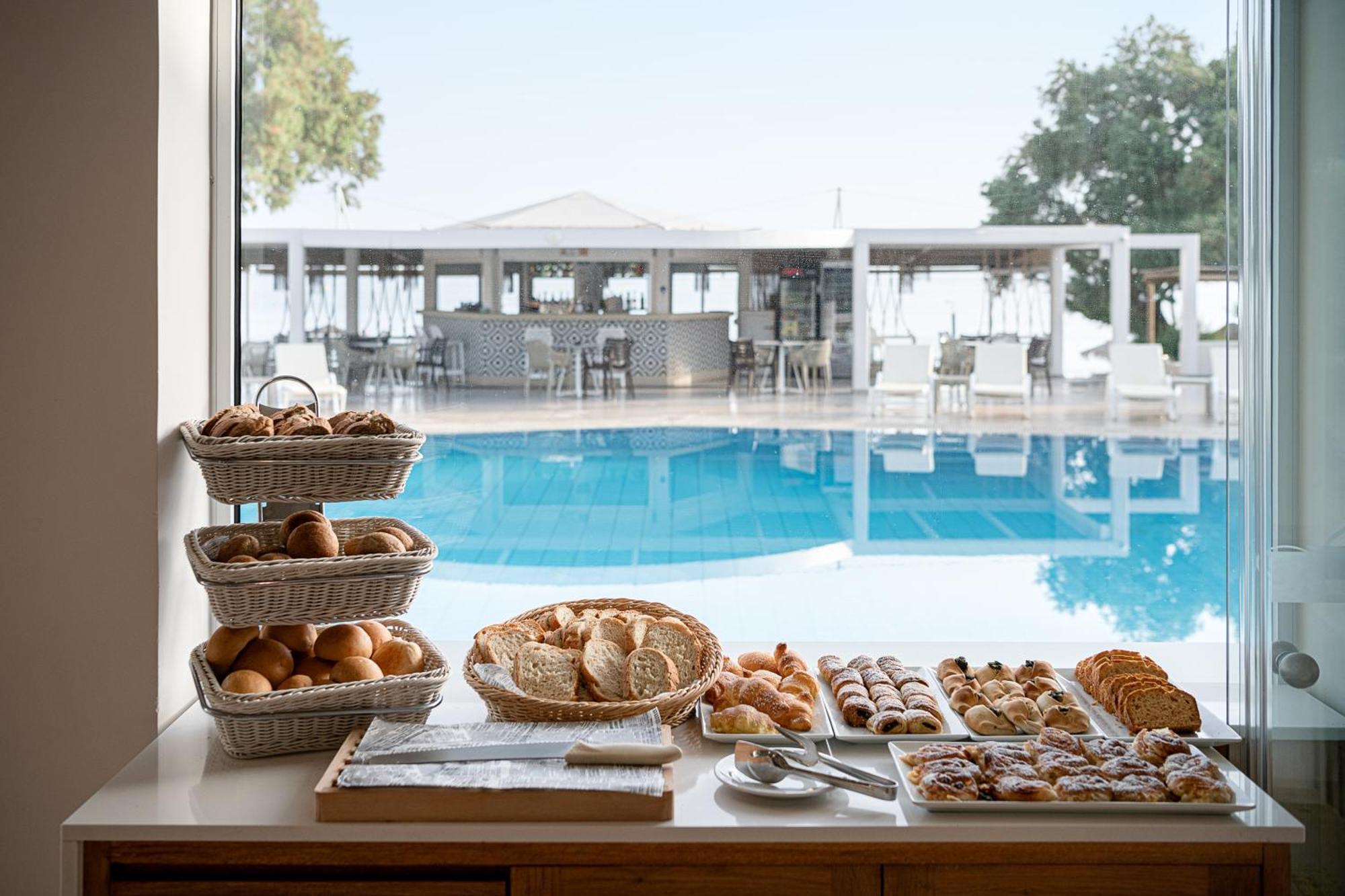 Alexia Beach Hotel Agia Marina Dış mekan fotoğraf