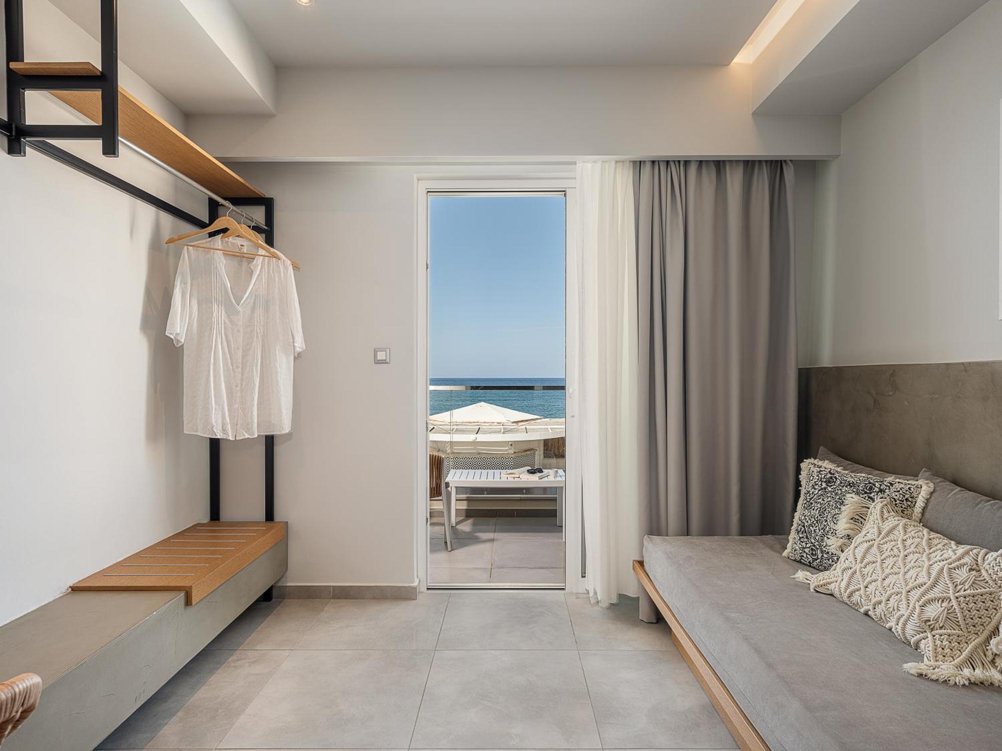 Alexia Beach Hotel Agia Marina Dış mekan fotoğraf