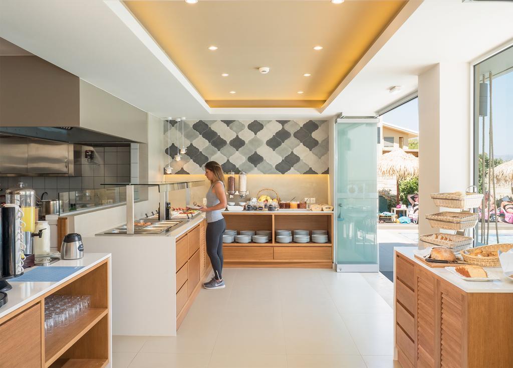 Alexia Beach Hotel Agia Marina Dış mekan fotoğraf